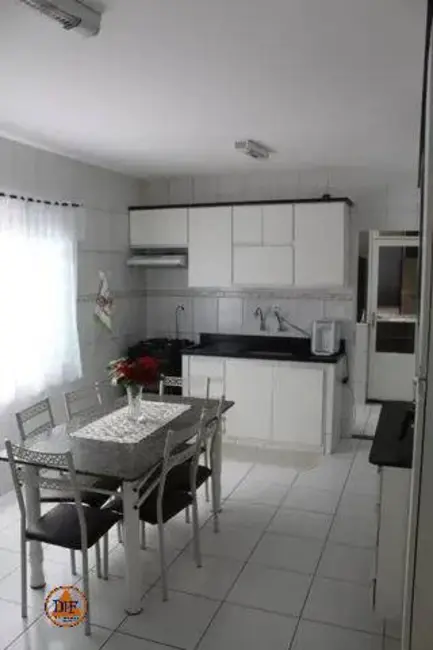 Foto 2 de Sobrado com 3 quartos à venda, 163m2 em Jardim Independência, Taubate - SP