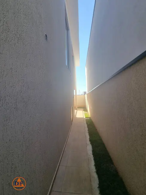 Foto 2 de Casa com 3 quartos à venda, 177m2 em Granjas Santa Terezinha, Taubate - SP