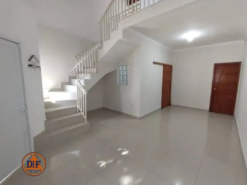 Foto 2 de Casa com 3 quartos à venda, 165m2 em Granja Daniel, Taubate - SP