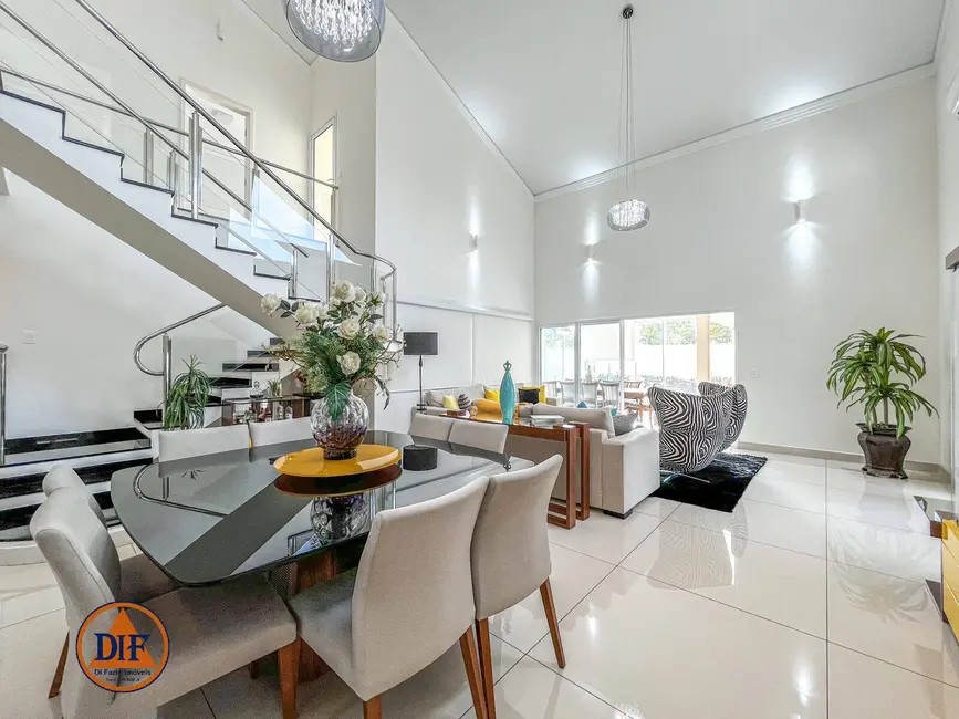 Foto 4 de Casa com 4 quartos à venda, 610m2 em Tremembe - SP