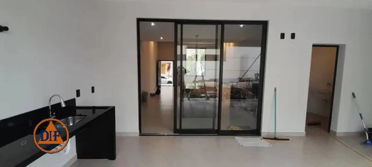 Foto 2 de Casa com 3 quartos à venda, 188m2 em Tremembe - SP