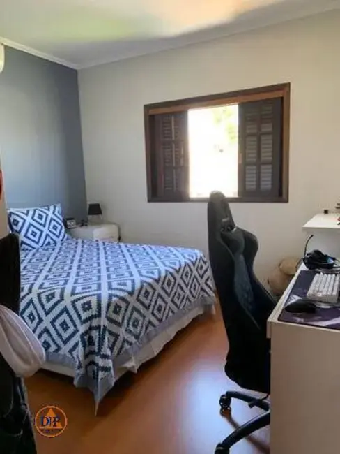Foto 8 de Casa com 4 quartos à venda, 200m2 em Jardim Independência, Taubate - SP