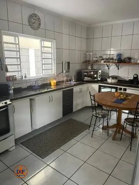 Foto 2 de Casa com 4 quartos à venda, 200m2 em Jardim Independência, Taubate - SP