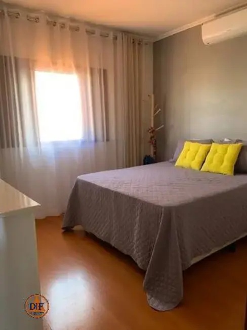 Foto 7 de Casa com 4 quartos à venda, 200m2 em Jardim Independência, Taubate - SP
