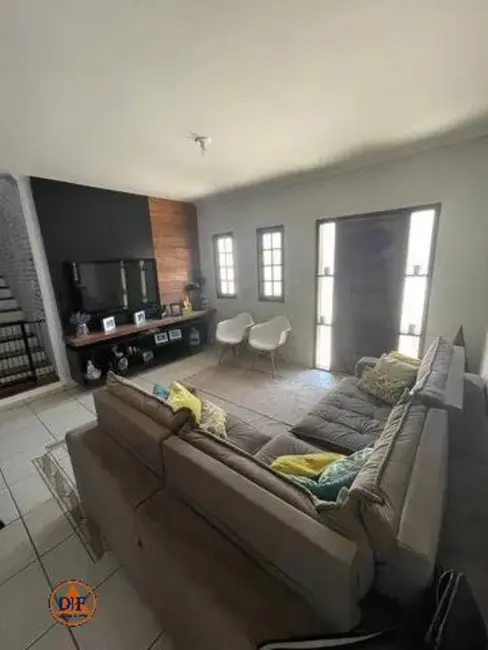 Foto 1 de Casa com 4 quartos à venda, 200m2 em Jardim Independência, Taubate - SP