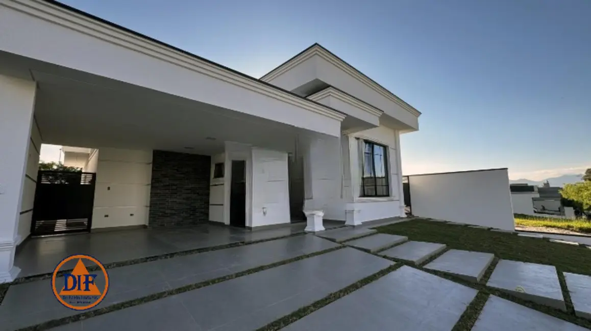 Foto 1 de Casa de Condomínio com 3 quartos à venda, 176m2 em Piracangaguá, Taubate - SP