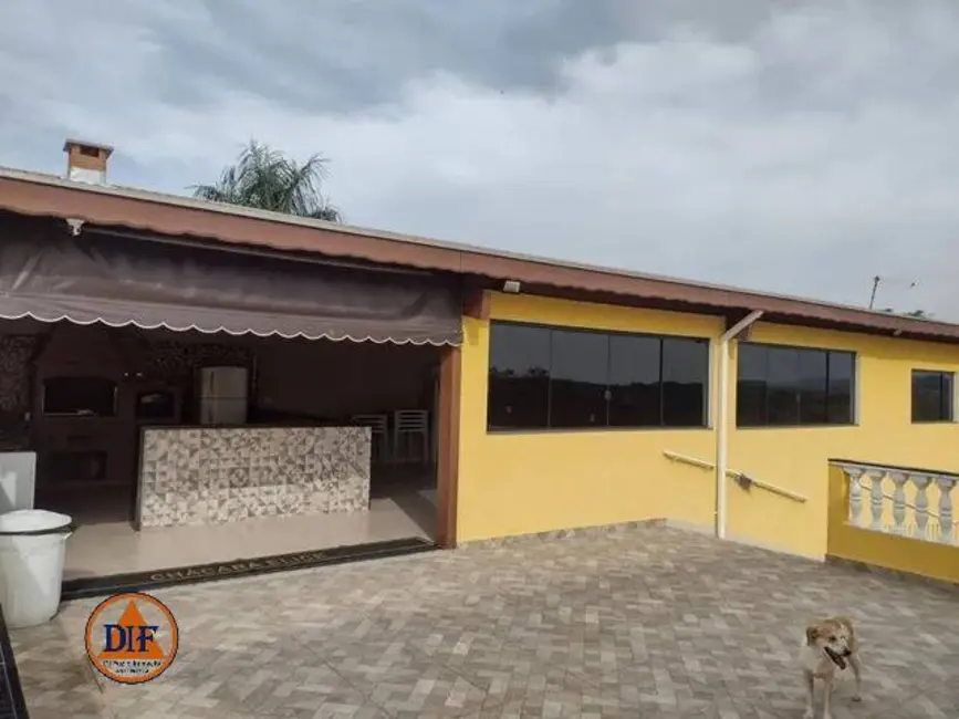 Foto 4 de Chácara com 4 quartos à venda, 460m2 em Loteamento Chácaras Ingrid, Taubate - SP