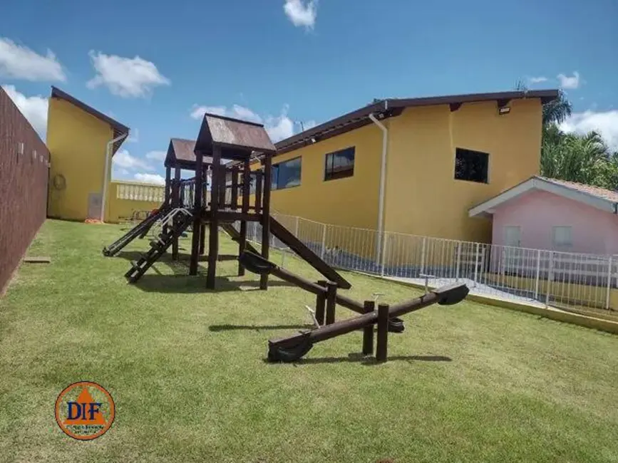 Foto 2 de Chácara com 4 quartos à venda, 460m2 em Loteamento Chácaras Ingrid, Taubate - SP