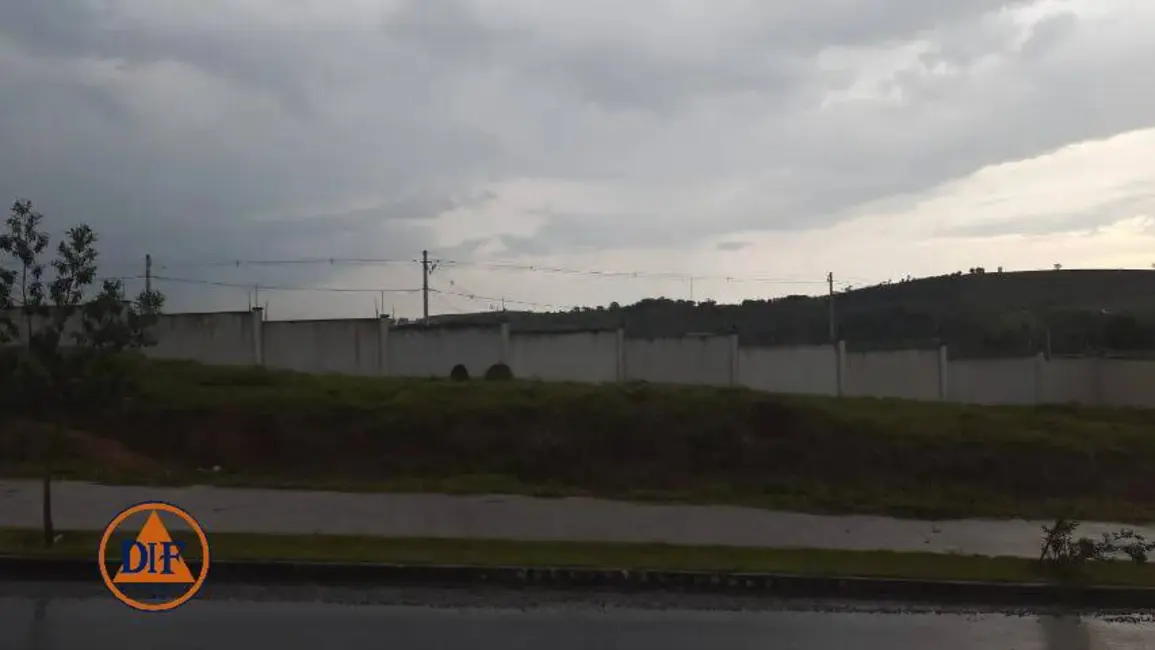 Foto 1 de Terreno / Lote à venda, 266m2 em Taubate - SP