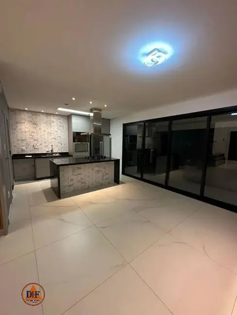 Foto 3 de Casa com 3 quartos à venda, 235m2 em Residencial Ouroville, Taubate - SP