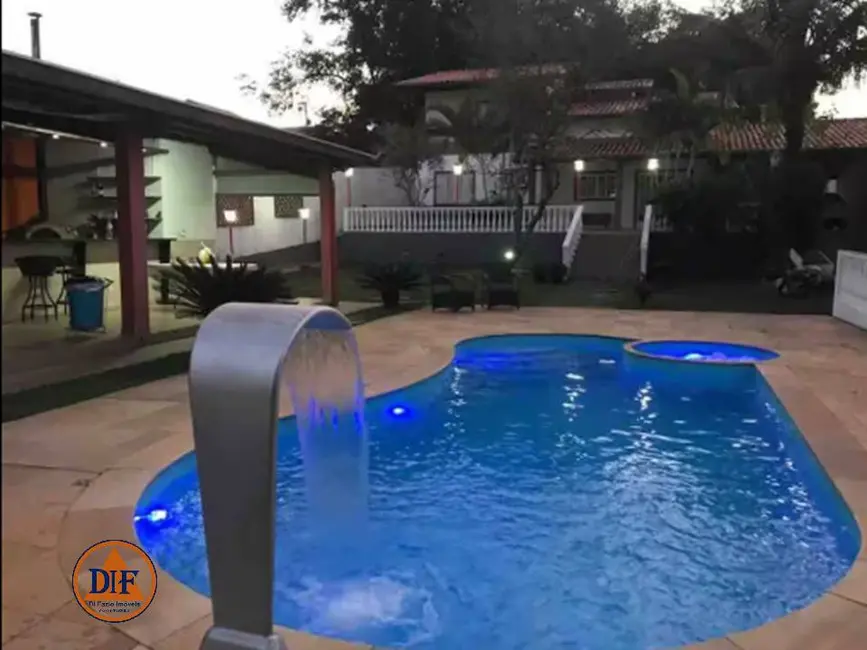 Foto 1 de Chácara com 4 quartos à venda, 300m2 em Jardim Continental II, Taubate - SP