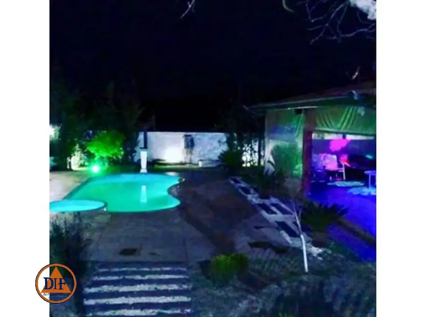Foto 2 de Chácara com 4 quartos à venda, 300m2 em Jardim Continental II, Taubate - SP