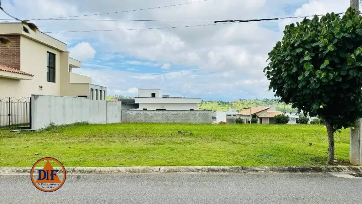 Foto 2 de Terreno / Lote à venda, 337m2 em Taubate - SP