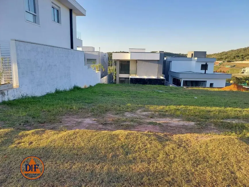 Foto 1 de Terreno / Lote à venda, 329m2 em Taubate - SP