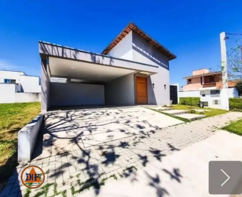 Foto 1 de Casa de Condomínio com 3 quartos à venda, 176m2 em Piracangaguá, Taubate - SP