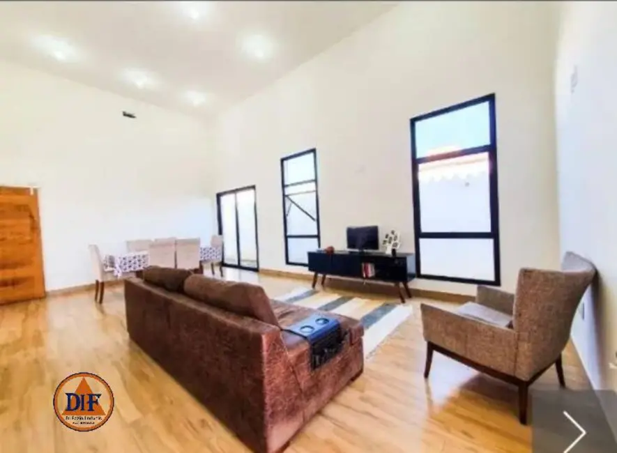 Foto 2 de Casa de Condomínio com 3 quartos à venda, 176m2 em Piracangaguá, Taubate - SP