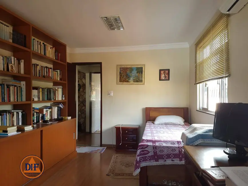 Casa com 4 quartos à venda, 183m2 em Parque Independência, Barra Mansa - RJ - imagem 4 Foto 4 de Casa com 4 quartos à venda, 183m2 em Parque Independência, Barra Mansa - RJ