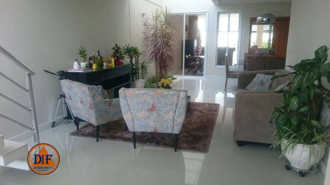 Foto 1 de Casa com 3 quartos à venda, 390m2 em Tremembe - SP