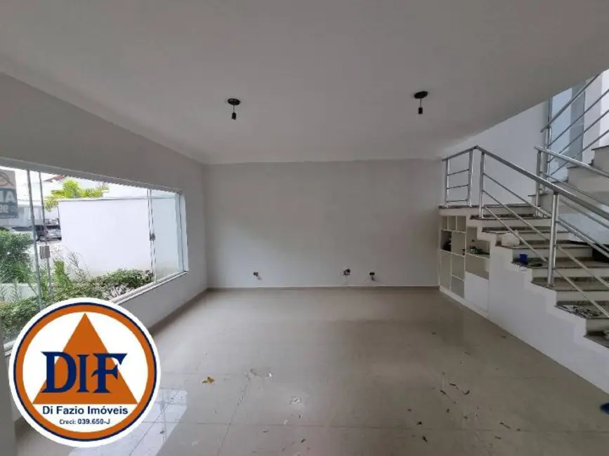 Foto 2 de Casa com 3 quartos à venda e para alugar, 210m2 em Tremembe - SP