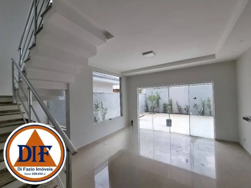 Foto 3 de Casa com 3 quartos à venda e para alugar, 210m2 em Tremembe - SP