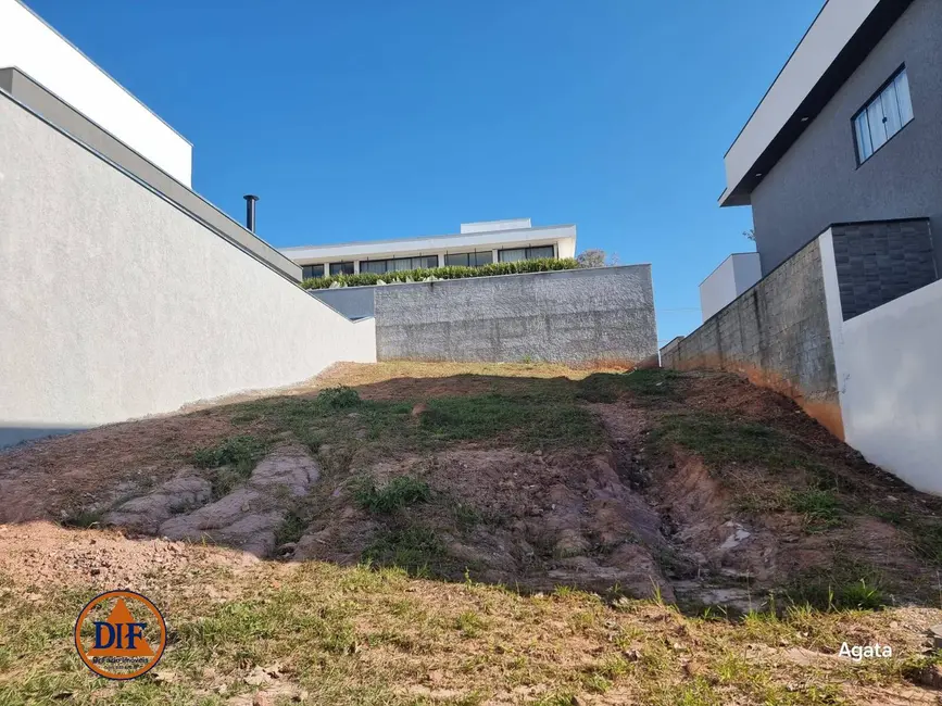 Foto 1 de Terreno / Lote à venda, 311m2 em Taubate - SP