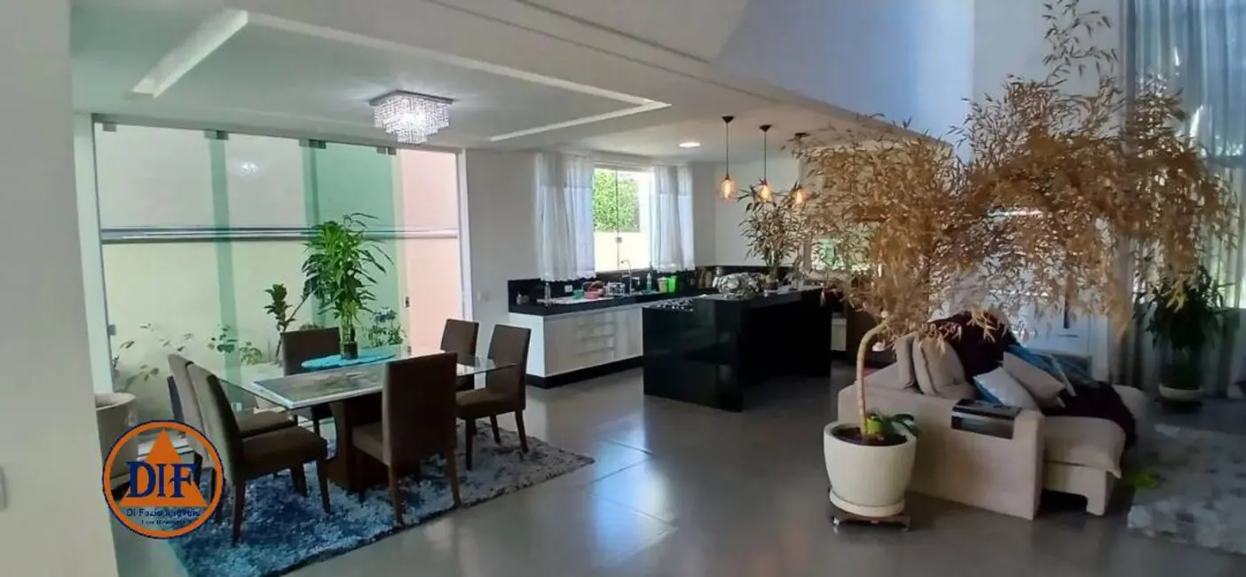 Foto 1 de Casa de Condomínio com 3 quartos à venda, 270m2 em Chácara do Visconde, Taubate - SP