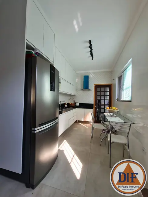 Foto 3 de Casa de Condomínio com 3 quartos à venda e para alugar, 150m2 em Jardim de Alah, Taubate - SP