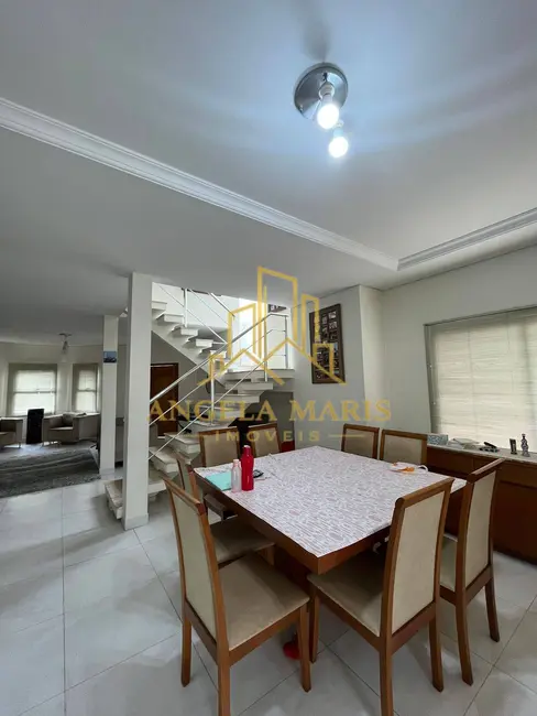 Foto 2 de Casa de Condomínio com 3 quartos à venda, 240m2 em Loteamento Villa Branca, Jacarei - SP