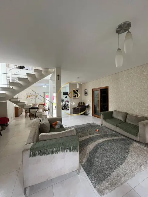 Foto 1 de Casa de Condomínio com 3 quartos à venda, 240m2 em Loteamento Villa Branca, Jacarei - SP