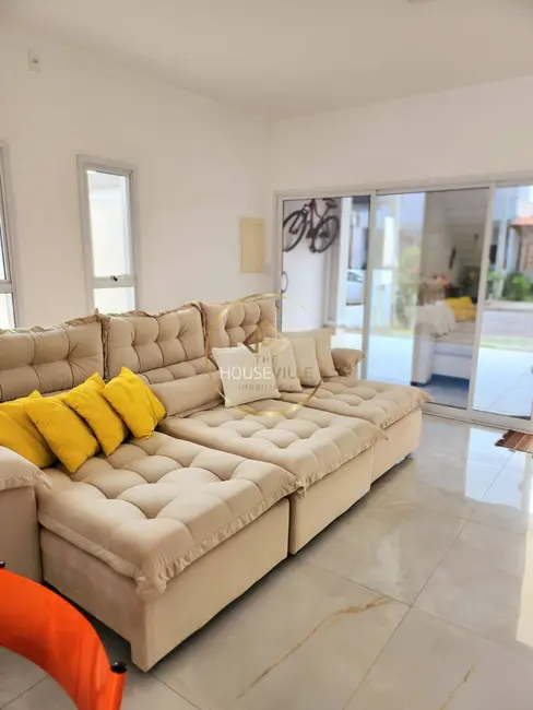 Foto 3 de Casa de Condomínio com 3 quartos à venda, 212m2 em Jardim Jacinto, Jacarei - SP