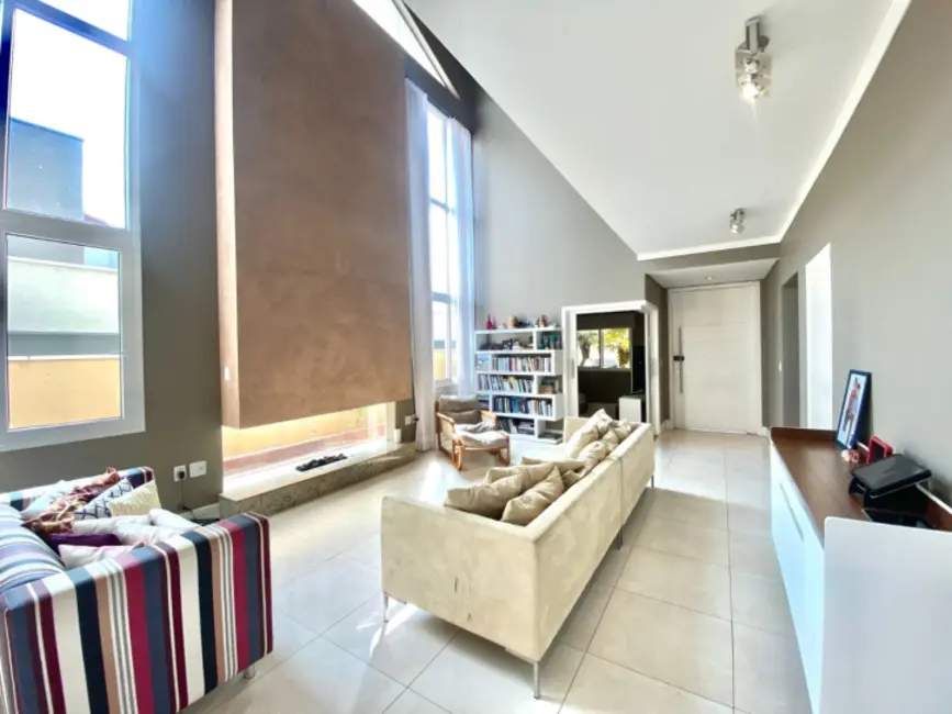 Foto 2 de Sobrado com 4 quartos à venda, 370m2 em Sao Jose Dos Campos - SP