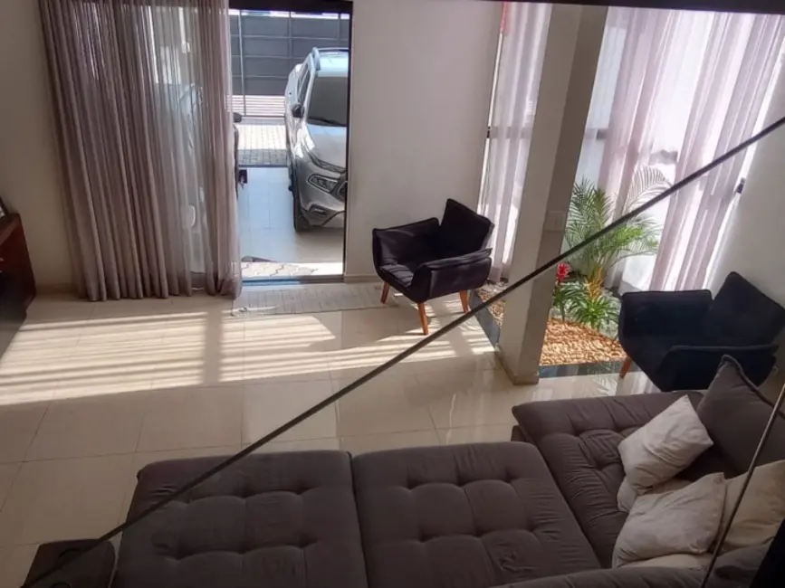 Foto 3 de Casa com 3 quartos à venda, 215m2 em Jacarei - SP