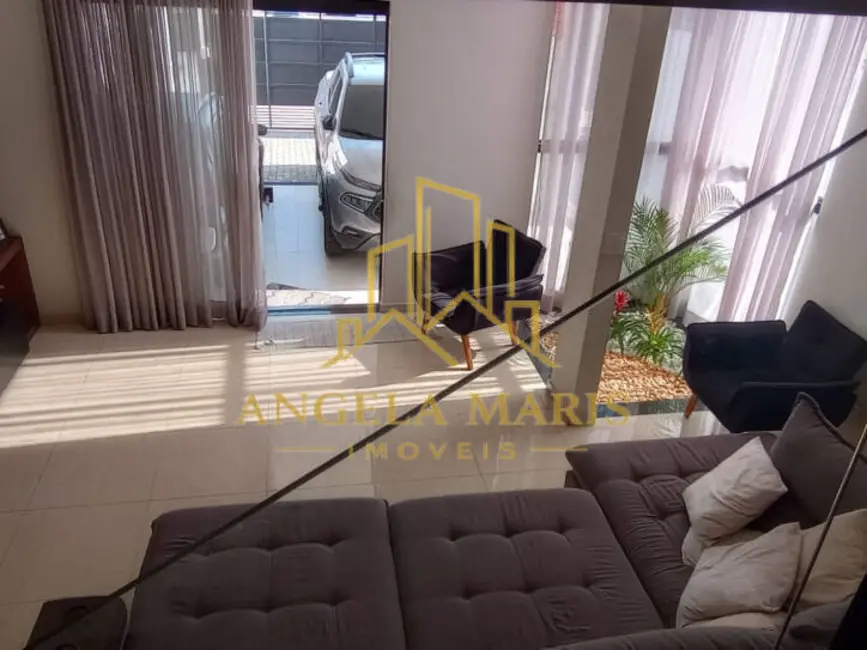 Foto 3 de Casa com 3 quartos à venda, 215m2 em Jacarei - SP