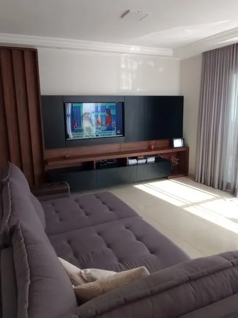 Foto 1 de Casa com 3 quartos à venda, 215m2 em Jacarei - SP