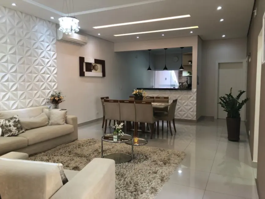 Foto 1 de Casa com 3 quartos à venda, 160m2 em Jacarei - SP