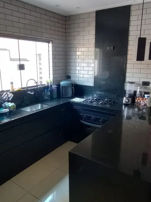 Casa com 3 quartos à venda, 215m2 em Jacarei - SP - imagem 4 Foto 4 de Casa com 3 quartos à venda, 215m2 em Jacarei - SP