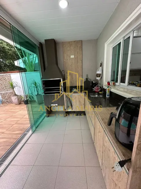 Casa com 3 quartos à venda, 194m2 em Parque Califórnia, Jacarei - SP - imagem 2 Foto 2 de Casa com 3 quartos à venda, 194m2 em Parque Califórnia, Jacarei - SP