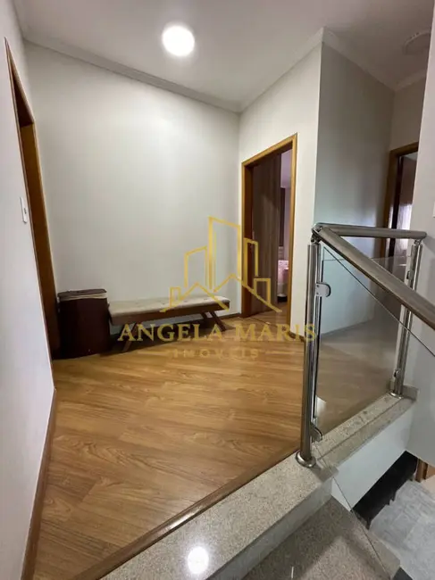 Casa com 3 quartos à venda, 194m2 em Parque Califórnia, Jacarei - SP - imagem 8 Foto 8 de Casa com 3 quartos à venda, 194m2 em Parque Califórnia, Jacarei - SP