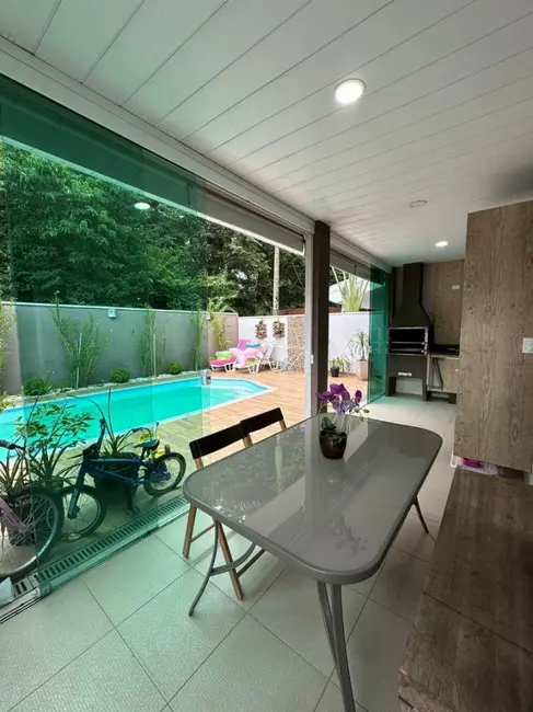 Foto 1 de Casa com 3 quartos à venda, 194m2 em Parque Califórnia, Jacarei - SP