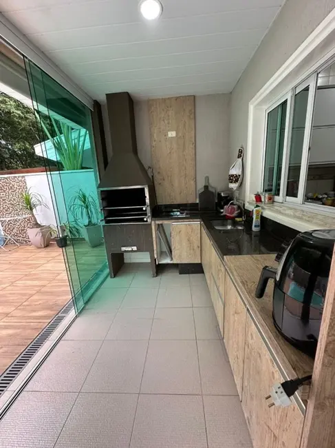 Foto 2 de Casa com 3 quartos à venda, 194m2 em Parque Califórnia, Jacarei - SP