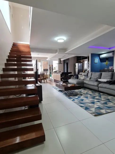 Foto 4 de Casa com 4 quartos à venda, 255m2 em Sao Jose Dos Campos - SP