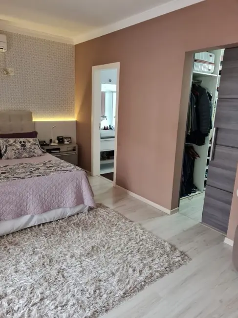 Foto 8 de Casa com 4 quartos à venda, 255m2 em Sao Jose Dos Campos - SP