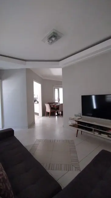 Foto 3 de Casa com 3 quartos à venda, 180m2 em Parque Califórnia, Jacarei - SP