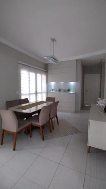 Foto 4 de Casa com 3 quartos à venda, 180m2 em Parque Califórnia, Jacarei - SP