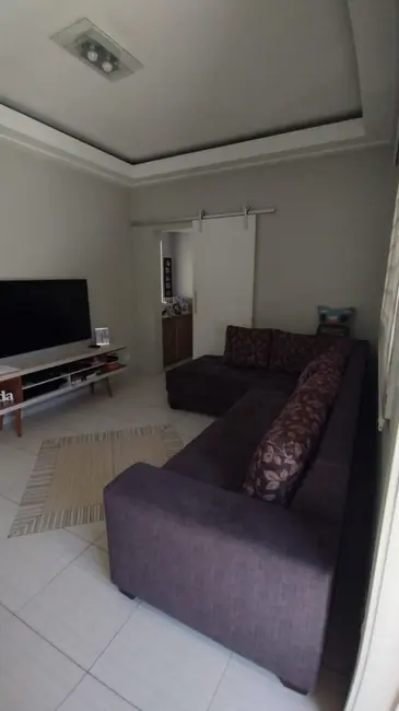 Foto 2 de Casa com 3 quartos à venda, 180m2 em Parque Califórnia, Jacarei - SP