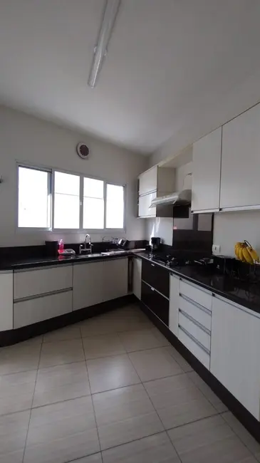 Foto 9 de Casa com 3 quartos à venda, 180m2 em Parque Califórnia, Jacarei - SP