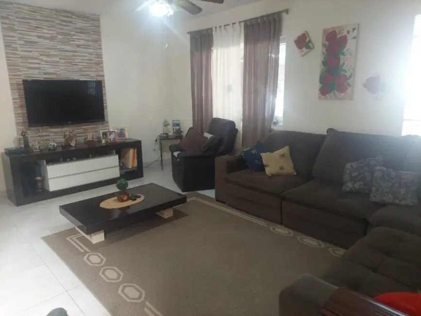 Sobrado com 4 quartos à venda, 385m2 em Sao Jose Dos Campos - SP - imagem 3 Foto 3 de Sobrado com 4 quartos à venda, 385m2 em Sao Jose Dos Campos - SP