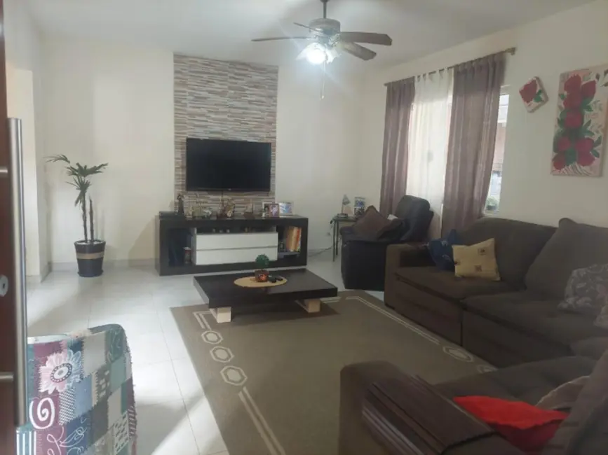 Sobrado com 4 quartos à venda, 385m2 em Sao Jose Dos Campos - SP - imagem 5 Foto 5 de Sobrado com 4 quartos à venda, 385m2 em Sao Jose Dos Campos - SP