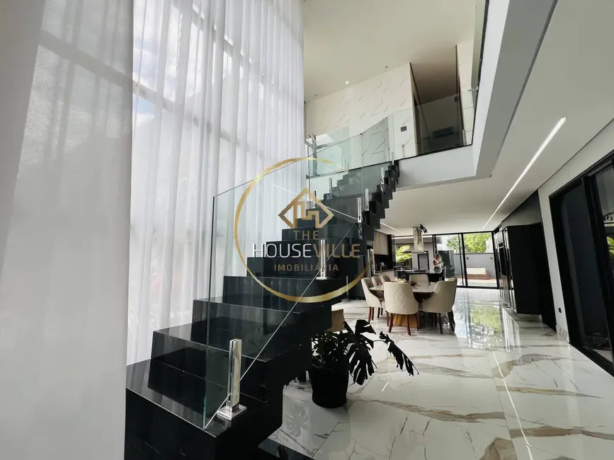 Foto 1 de Sobrado com 4 quartos à venda, 283m2 em Jardim Jacinto, Jacarei - SP