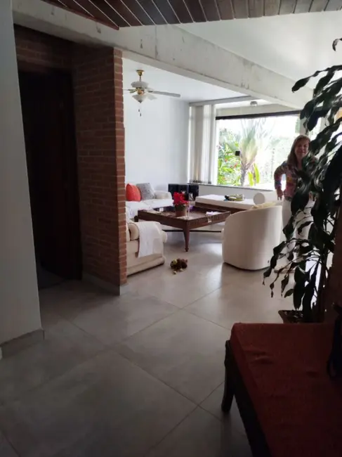 Foto 2 de Casa com 3 quartos à venda, 370m2 em Jardim América, Jacarei - SP